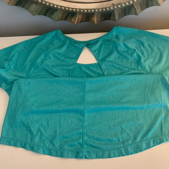 Reebok Cut-Out Dry Fit T-shirt - Picture 4 of 4